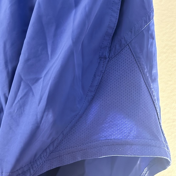 Athletic shorts - Picture 2 of 4